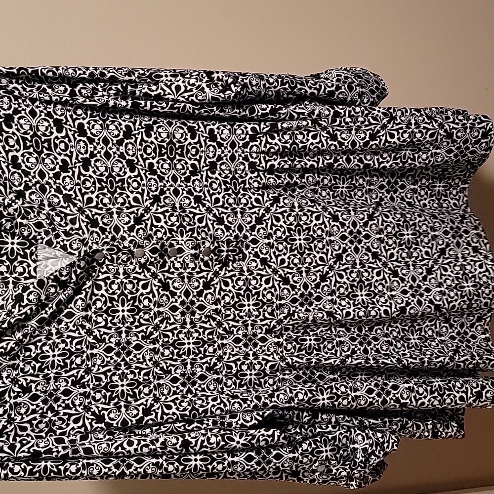 Dress Barn black and white shirt size 3x